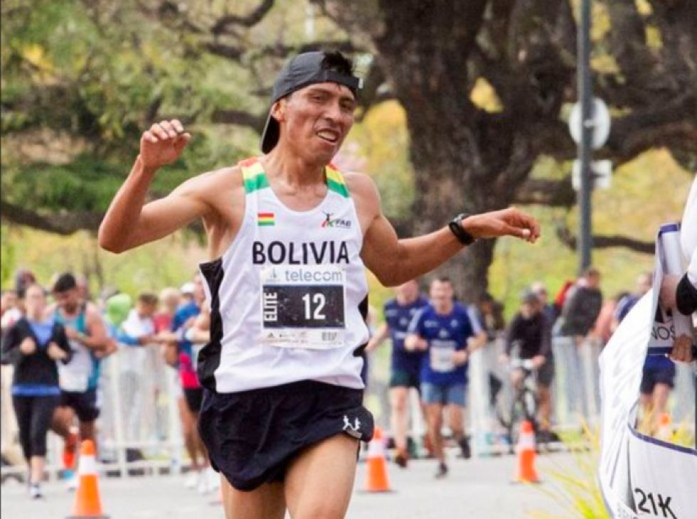 Héctor Garibay al llegar a la meta este viernes en la carrera de Brasil.