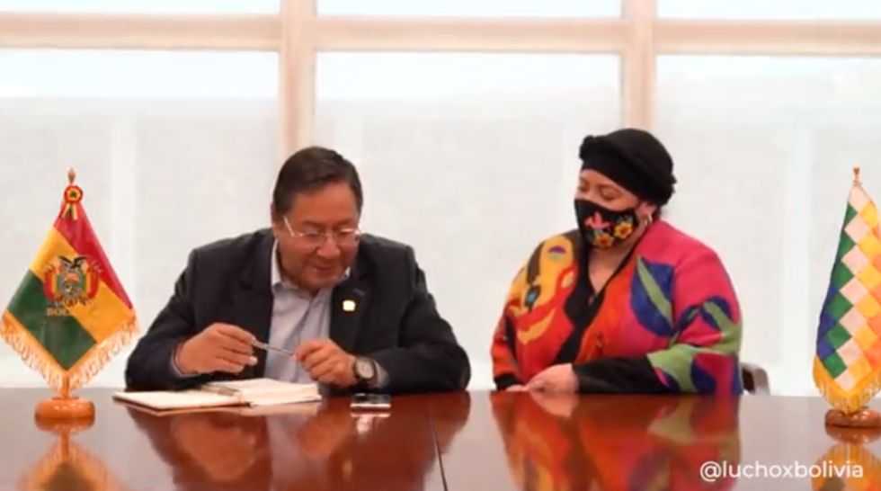 El presidente Luis Arce, durante su conversación telefónica con Gabriel Boric.