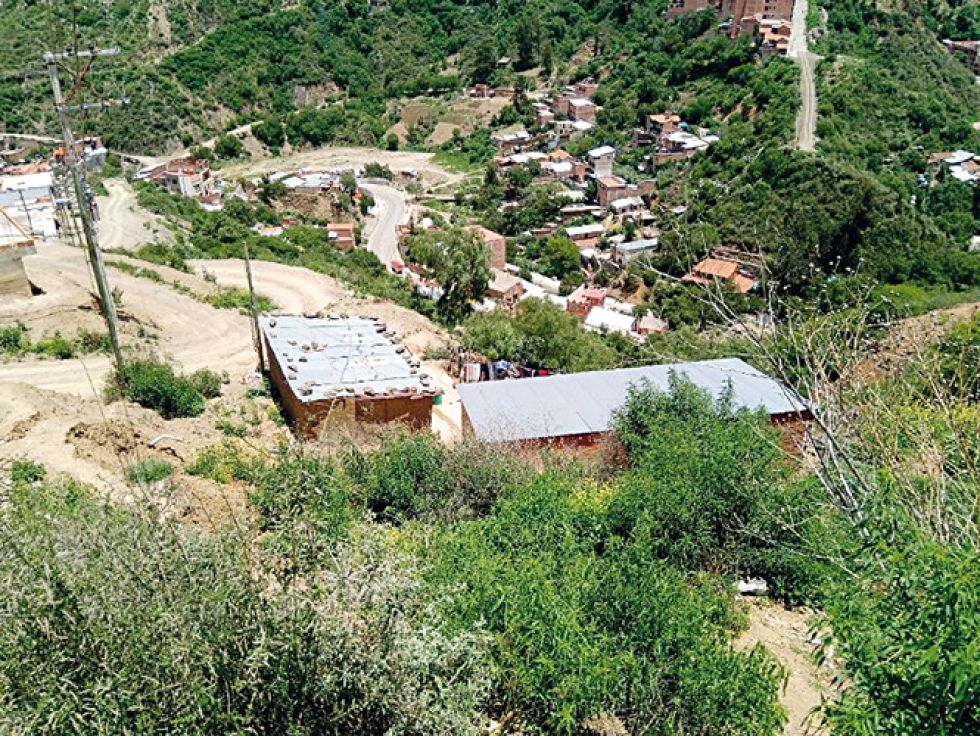 RIESGO. Las torrenciales lluvias de las últimas semanas pusieron en serios aprietos a los vecinos de los barrios Alto La Florida y Alto Villa Rosario. Ellos temen que los deslizami