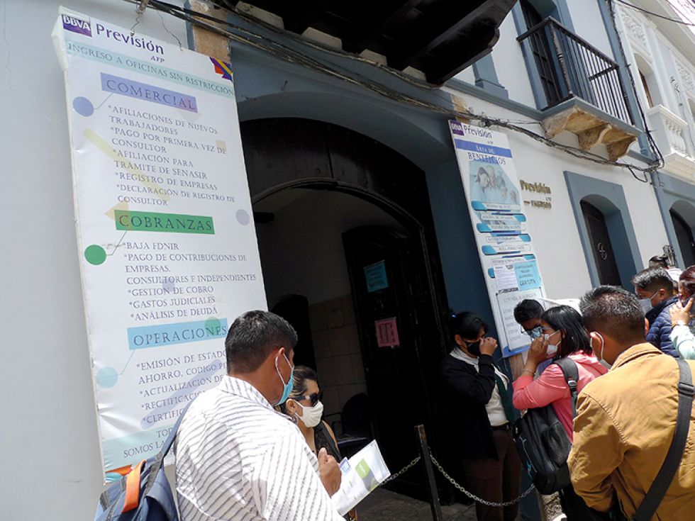 SUCRE. Jubilados y aportantes retiraron parte de sus pensiones también en la capital.