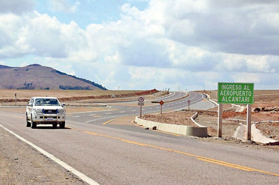 El ingreso al aeropuerto Alcantarí, por donde será construida la Doble Vía.