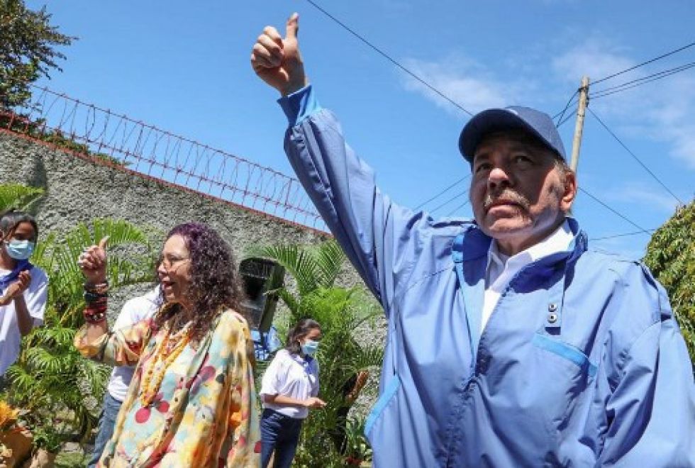 Daniel Ortega y su esposa, Rosario Murillo, durante un acto de celebración tras el resultado de las elecciones generales en Nicaragua.