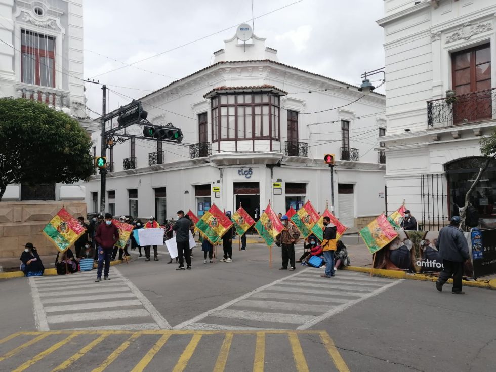 El bloqueo en la plaza 25 de Mayo protagonizado por los vecinos del Distrito 3.