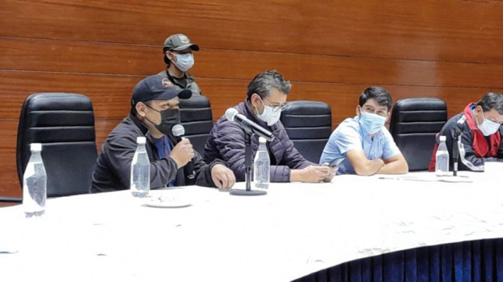 REUNIÓN. Algunas de las autoridades en el Centro Internacional de Convenciones, ayer.