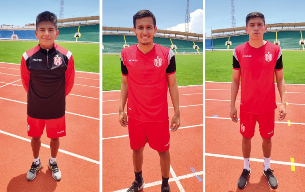 Yesit Martínez (i), Emerson Velásquez (c) y William Velasco fueron convocados por el DT César Farías.