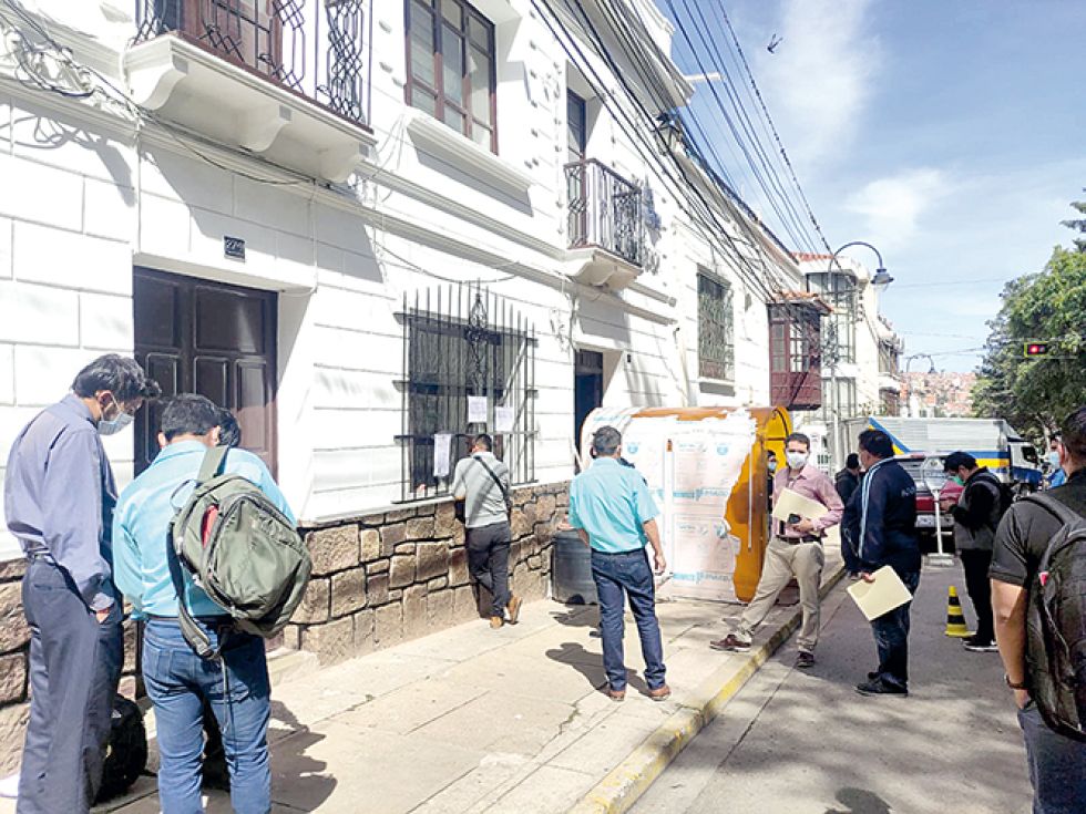 CERRADA. La Fiscalía Departamental habilitó ventanillas para la atención de trámites.