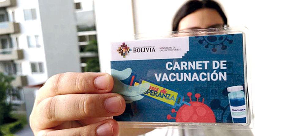 FIRMEZA. La presentación del carnet de vacuna contra el covid-19 en Sucre seguirá siendo obligatorio en entidades públicas y privadas.