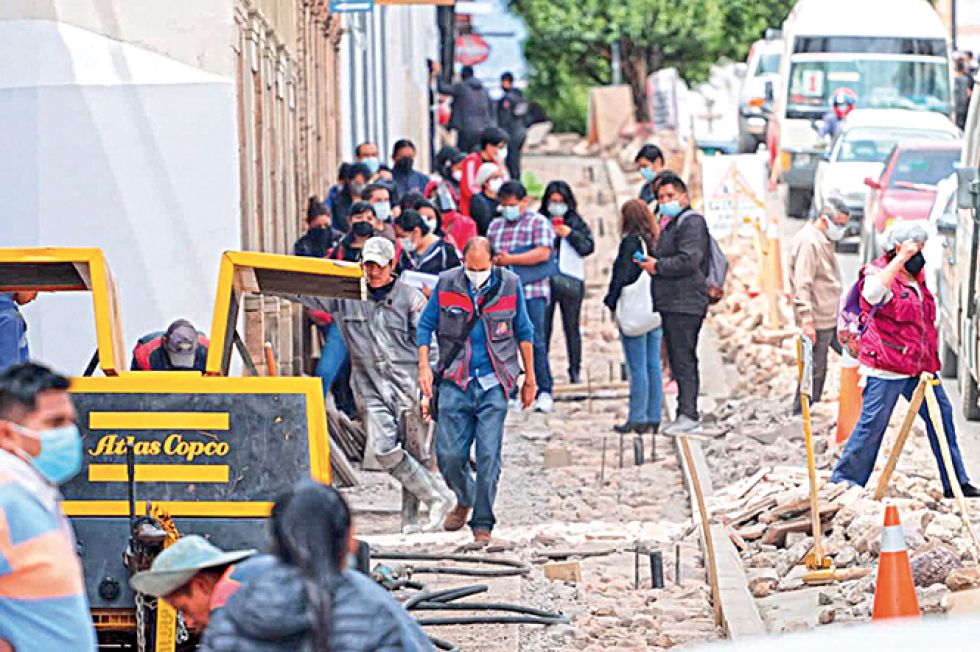 CIUDADANOS. En Chuquisaca se espera vacunar al 90% de la población habilitada para lograr la inmunidad de rebaño.