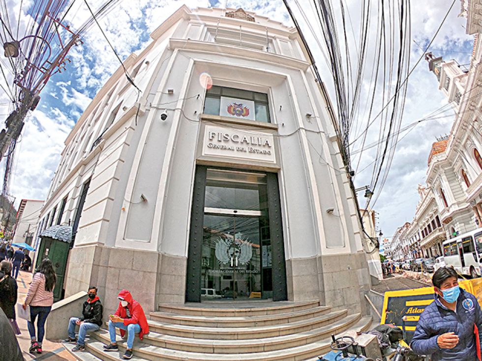 INFORME. El frontis de la Fiscalía, ayer. Hay dudas que legisladores departamentales buscan despejar.