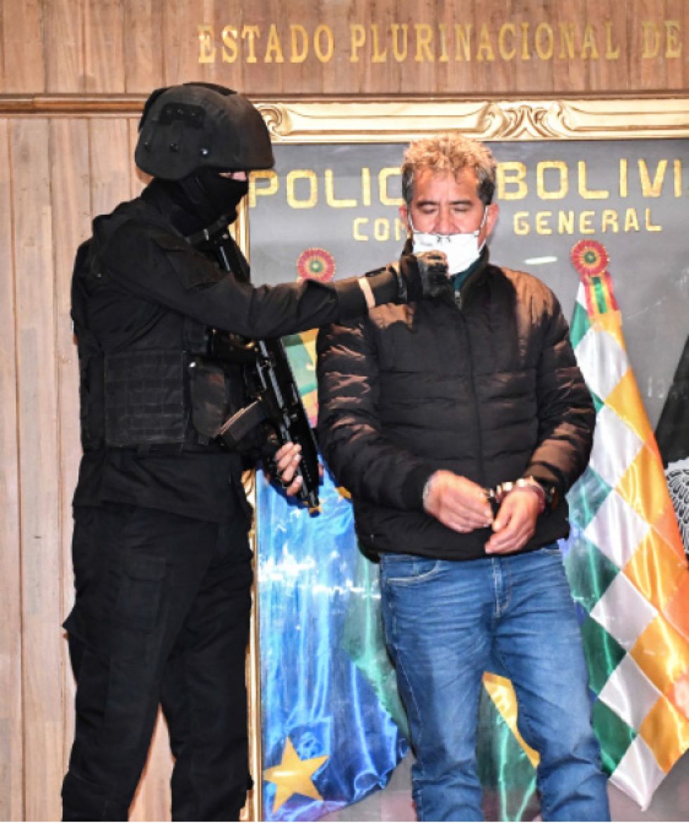 PRESO. El exjefe antidrogas, Maximiliano Dávila, durante su presentación ante la prensa.