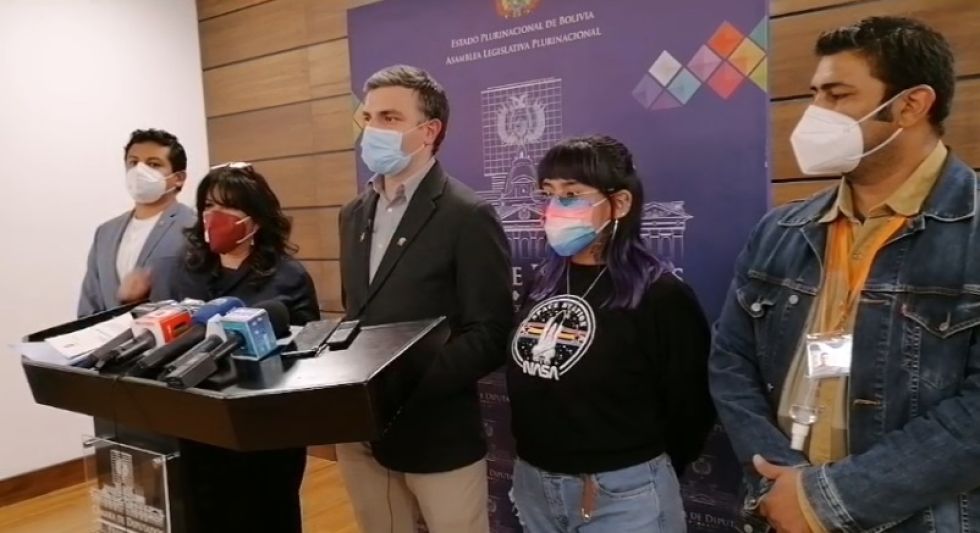 Bancada de Comunidad Ciudadana pide que la Asamblea Legislativa conforme una comisión para investigar 'narcovínculos'.