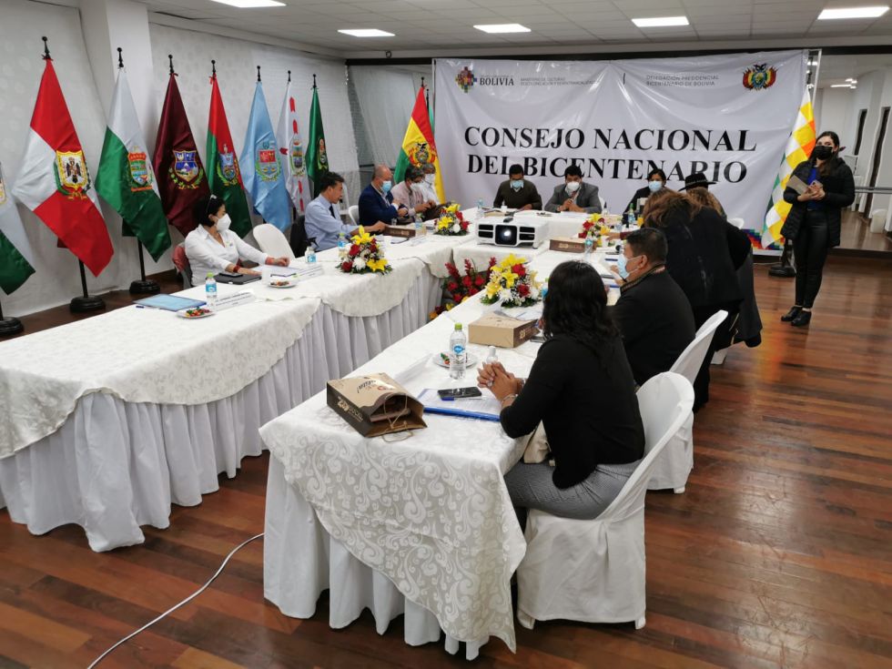Consejeros del Bicentenario, en su primera sesión en el centro cultural La Sombrerería.