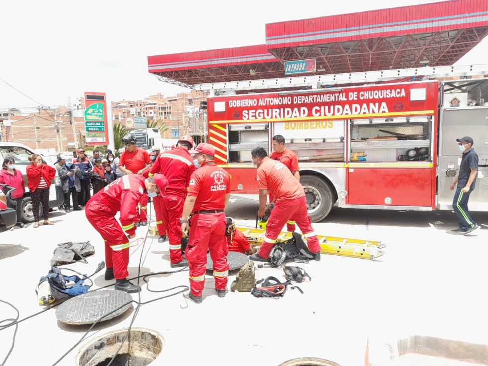 El rescate del hombre ya fallecido la mañana de este viernes, en el surtidor Trébol.