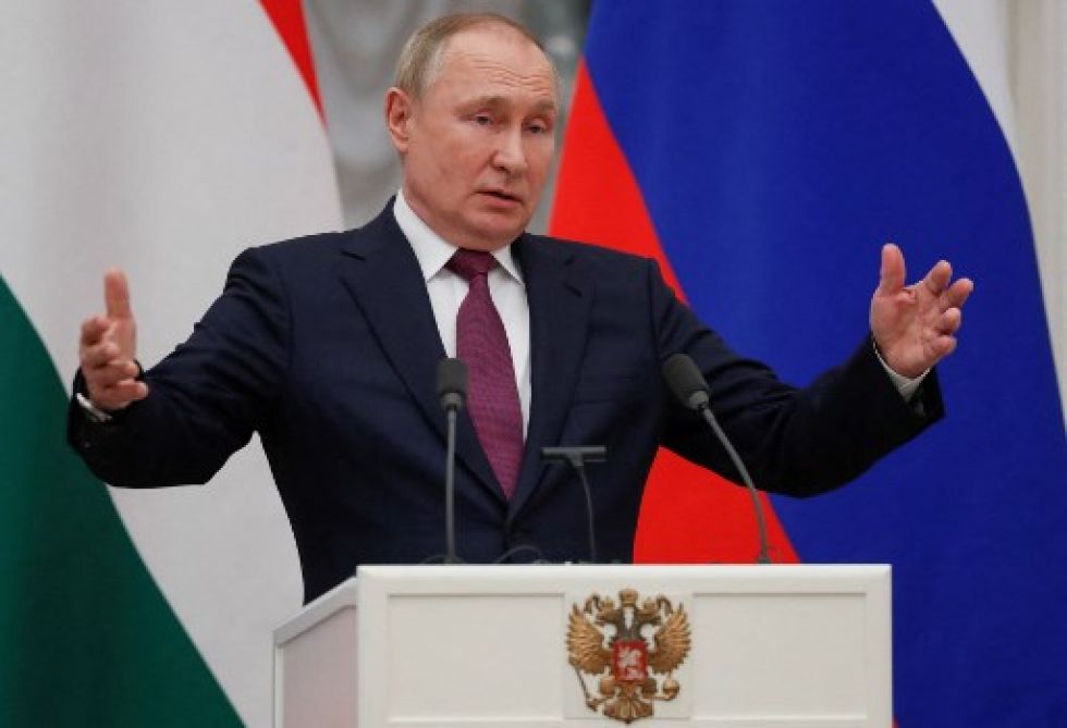 Vladimir Putin niega cualquier intención bélica de Rusia y reclama garantías para su seguridad.