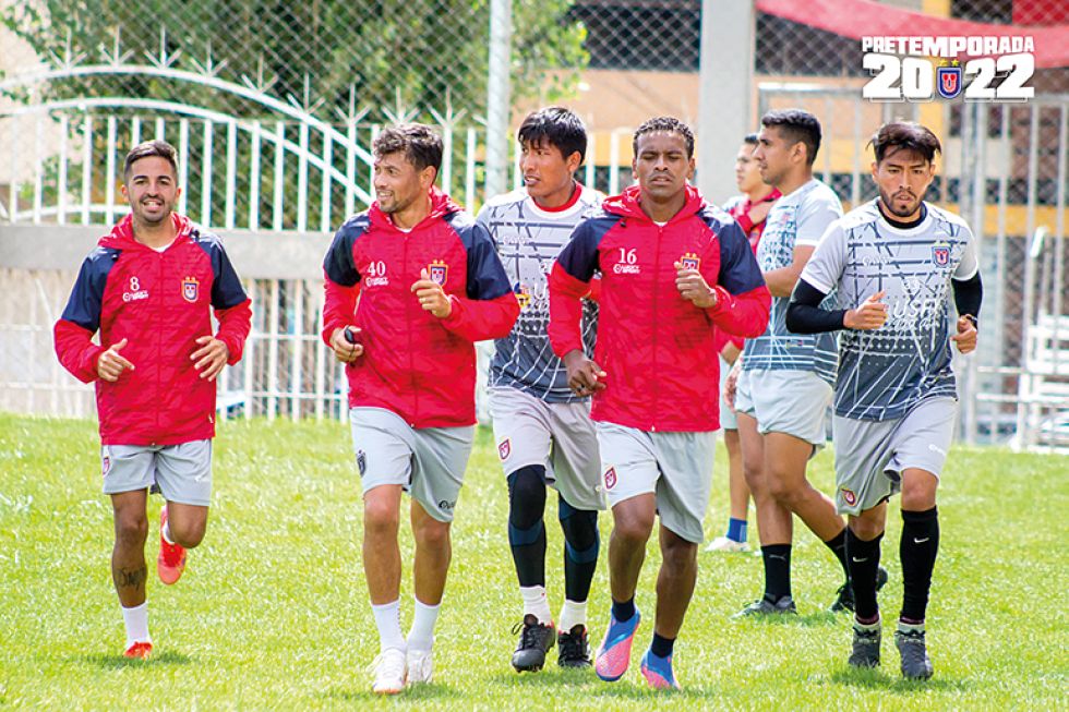 El equipo estudiantil cerró prácticas ayer en la cancha auxiliar del estadio Patria.