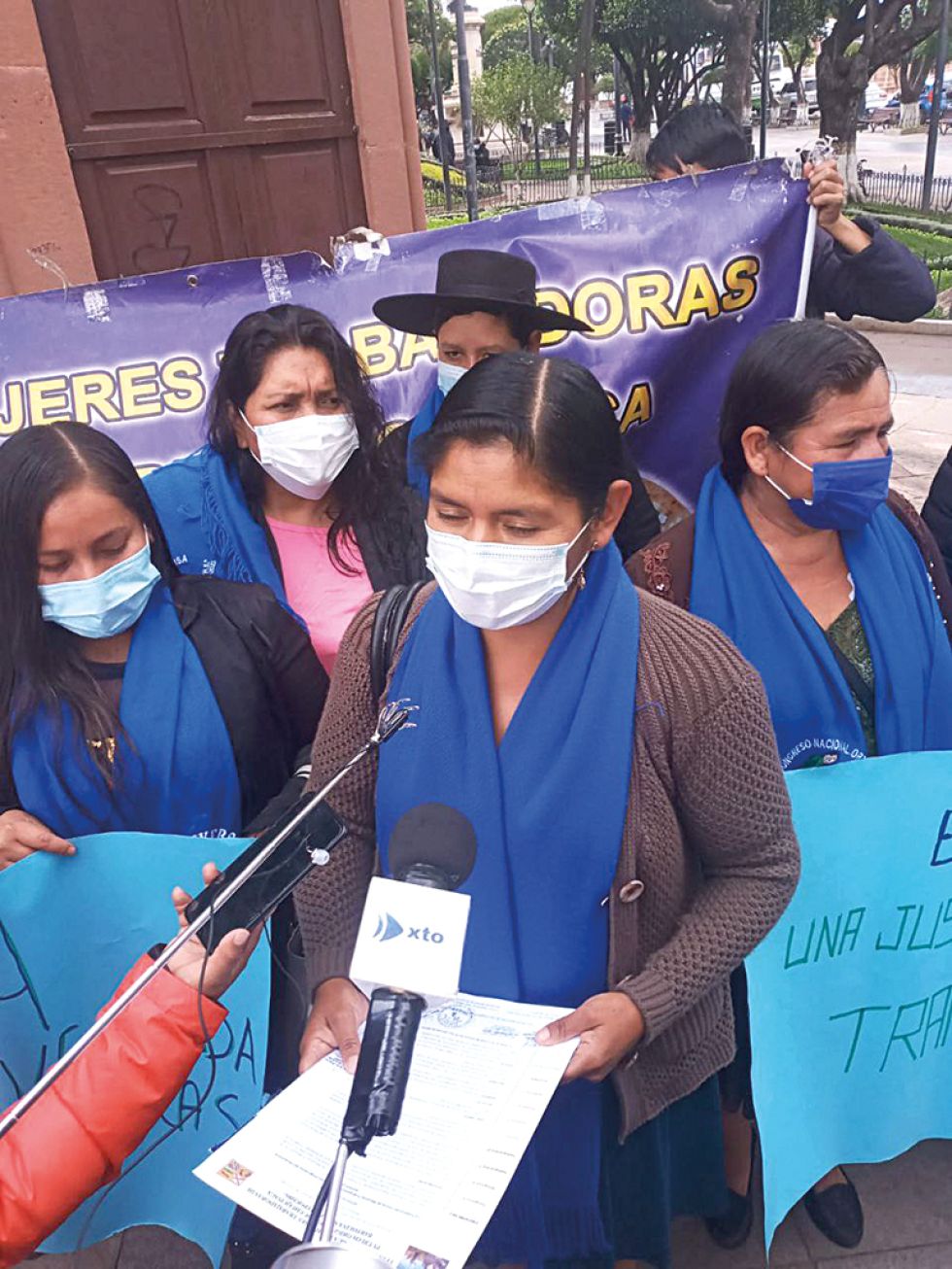 LÍDER. La ejecutiva de la Federación de Mujeres Campesinas de Chuquisaca, Pascuala Benavides, salió a pronunciarse en la plaza 25 de Mayo.