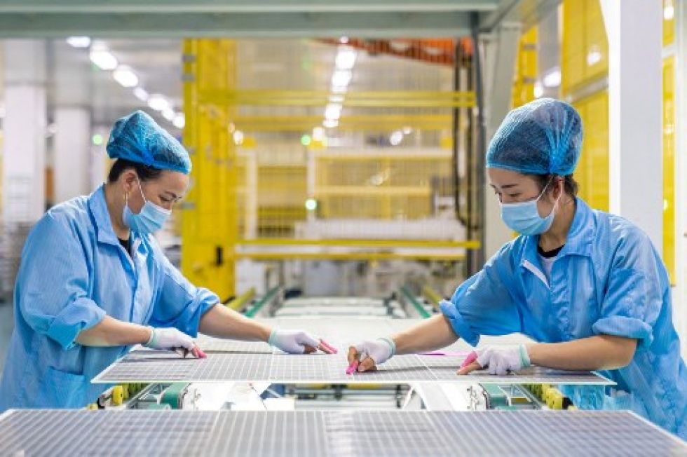 Muchas empresas chinas han implantado el sistema de trabajar seis días a la semana, desde las 9 de la mañana a las 9 de la noche.