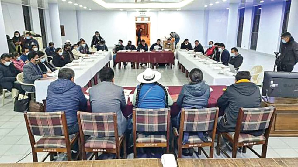 COORDINACIÓN. Una reciente reunión entre las autoridades de Oruro y del Gobierno central.