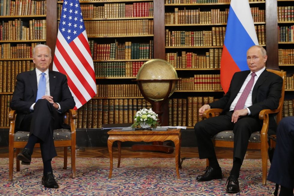 El presidente estadounidense Joe Biden y su par de Rusia, Vladimir Putin, en una reunión en 2021.