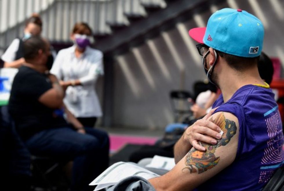 Casi 700 millones de personas en las Américas ya han recibido la pauta completa de vacunación.