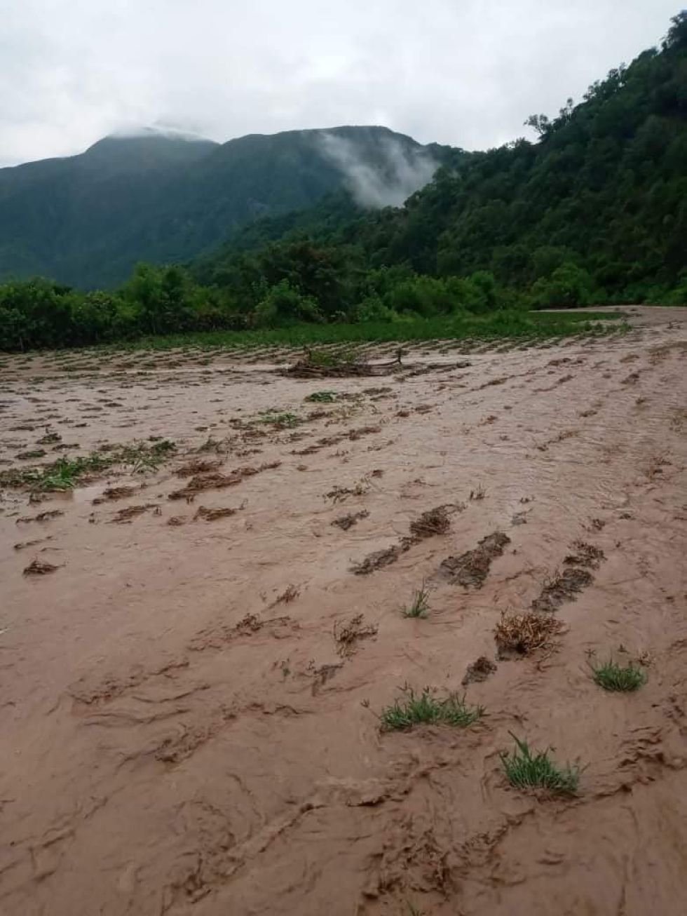 Familias de la comunidad El Dorado, de El Villar, quedaron afectadas por la crecida del río. GENTILEZA RADIO CENTRO PADILLA