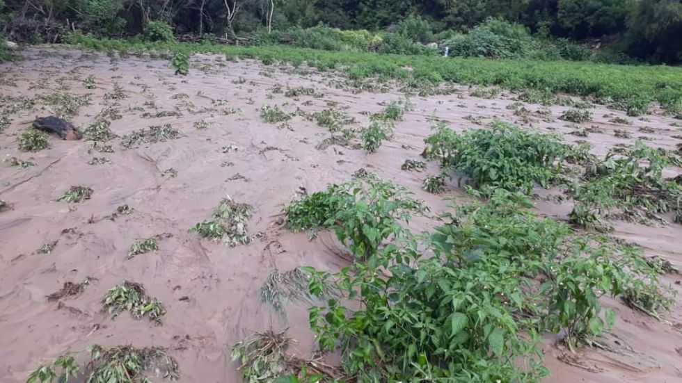 Familias de la comunidad El Dorado, de El Villar, quedaron afectadas por la crecida del río. GENTILEZA RADIO CENTRO PADILLA