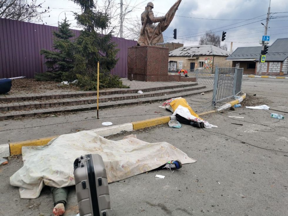 Los cuerpos de las personas que murieron cuando intentaban evacuar la ciudad de Irpin, al noroeste de Kiev.