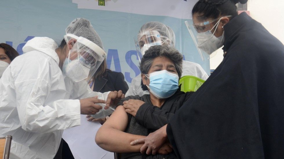 Las personas con enfermedades de base están autorizadas para recibir la cuarta dosis.