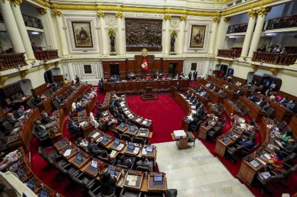 Hemiciclo del Congreso durante una sesión plenaria donde los legisladores debaten la aprobación del cuarto gabinete del presidente Pedro Castillo.