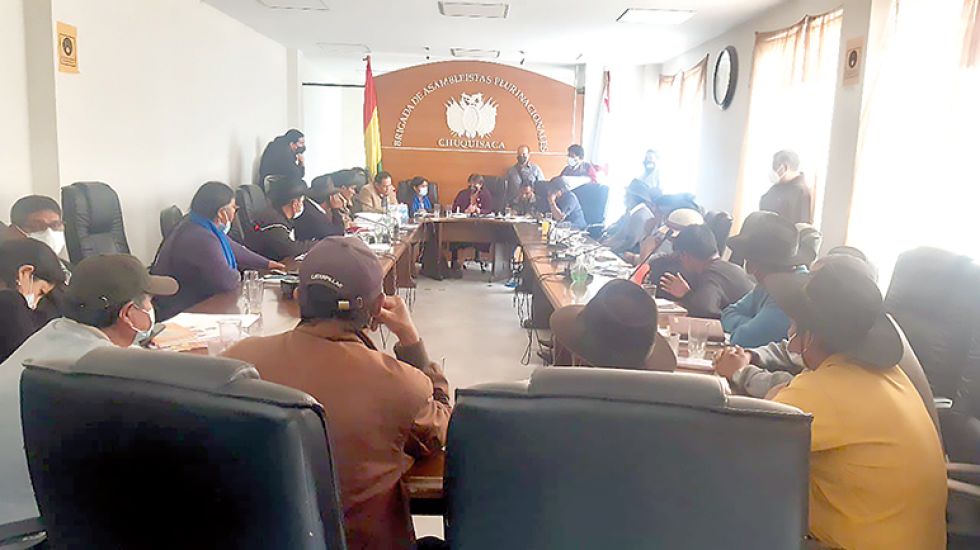 DECISIONES. La reunión interinstitucional celebrada ayer en la Brigada Parlamentaria.