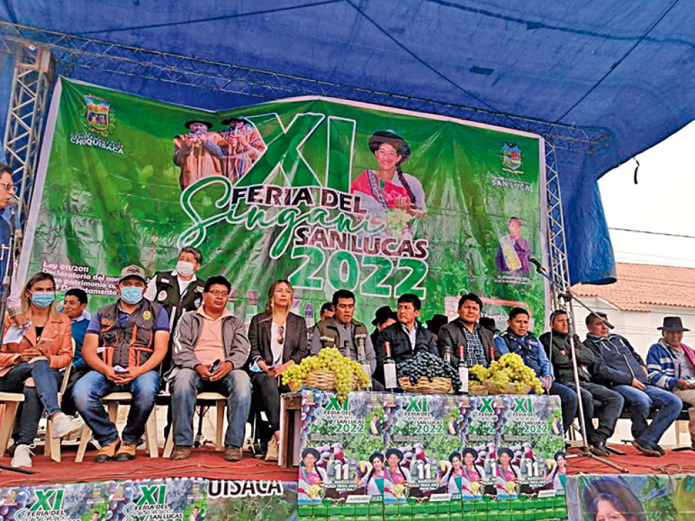 ACTIVIDAD. Autoridades, a la cabeza del alcalde Efraín Puma, participaron de la Feria..