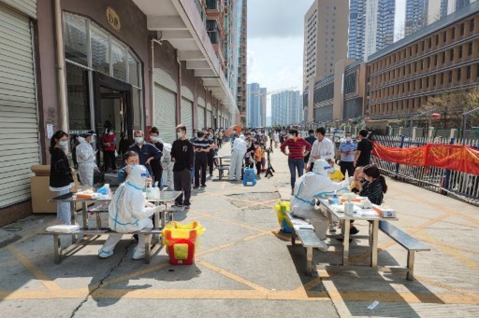 Autoridades de la ciudad de Shenzen dispusieron test masivos entre la población ante la aparición de nuevos casos de coronavirus.