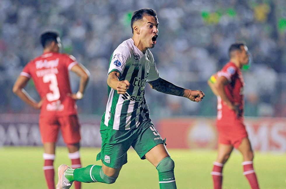 El argentino Facundo Suárez anotó un doblete para el triunfo albiverde anoche, sobre el inmobiliario.