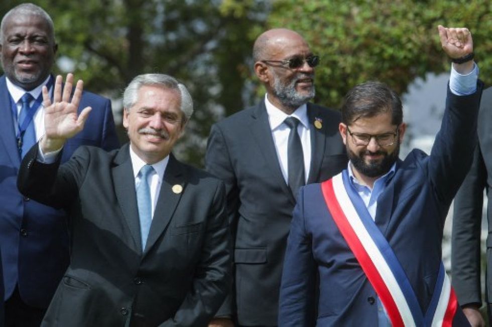 El presidente de Argentina, Alberto Fernández, y su homógo de Chile, Gabriel Boric, el día de su posesión.