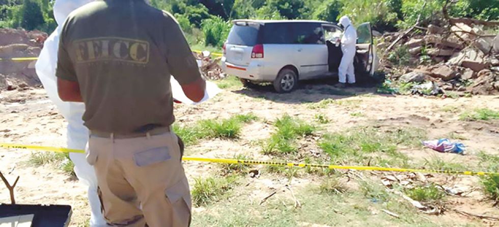 CRIMEN. El hombre, en aparente estado de ebriedad, atacó a su expareja dentro de un vehículo.