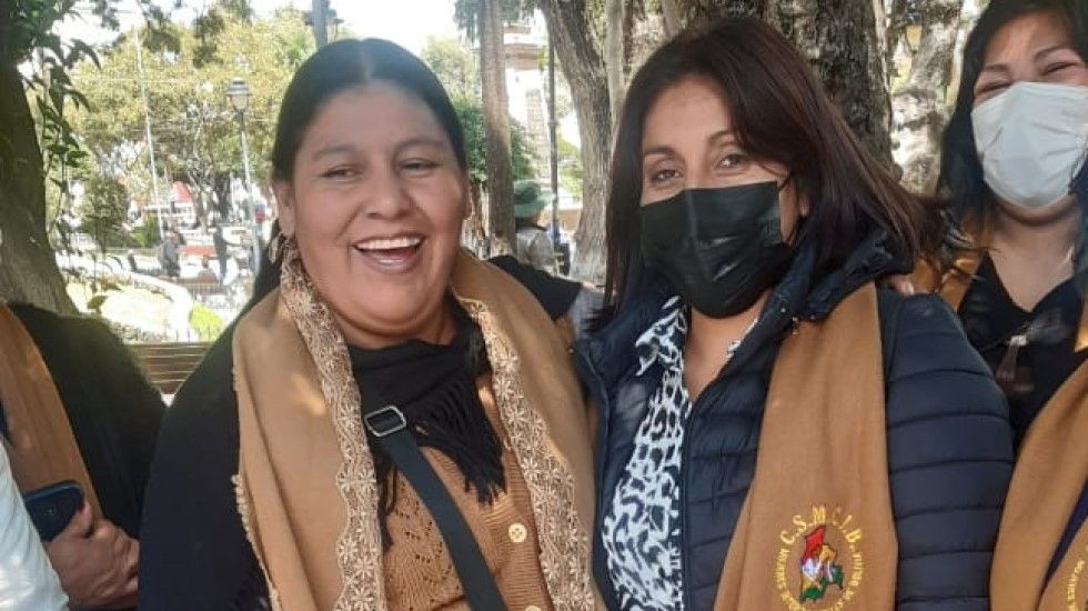 Angélica Ponce (i), dirigente expulsada de la organización de mujeres interculturales.