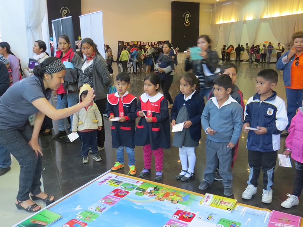 ENSEÑANZA. Cientos de adolescentes aprendieron diferentes rubros para que puedan emprender algún negocio.
