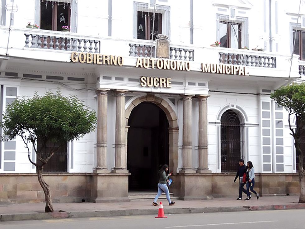 HORARIOS. Instituciones públicas como la Alcaldía mantienen el horario continuo.