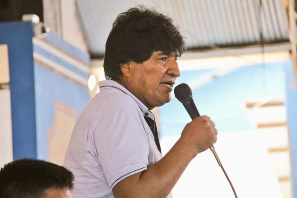 El lider del MAS, Evo Morales, emite un discurso en un acto de su partido.