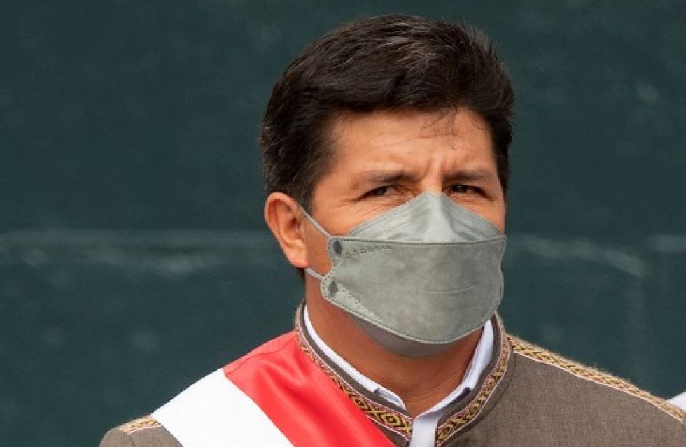 El presidente peruano, Pedro Castillo, sale del edificio del Congreso en Lima, a finales de marzo.