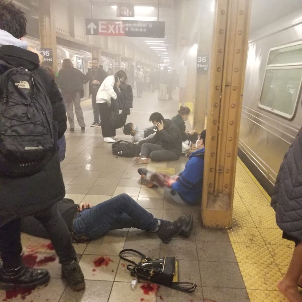 Imágenes del tiroteo este martes en el metro publicado por Armen Armenian, una de las personas que se encontraba en el lugar, según manifestó en sus RRSS.