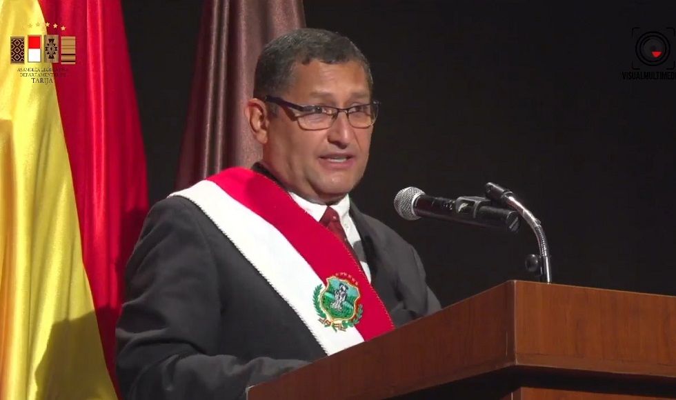 El gobernador de Tarija, Óscar Montes, en su discurso por el aniversario de su departamento.