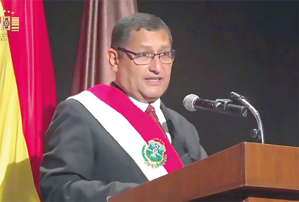 AUTORIDAD. El gobernador de Tarija, Óscar Montes, durante un acto por el aniversario chapaco.