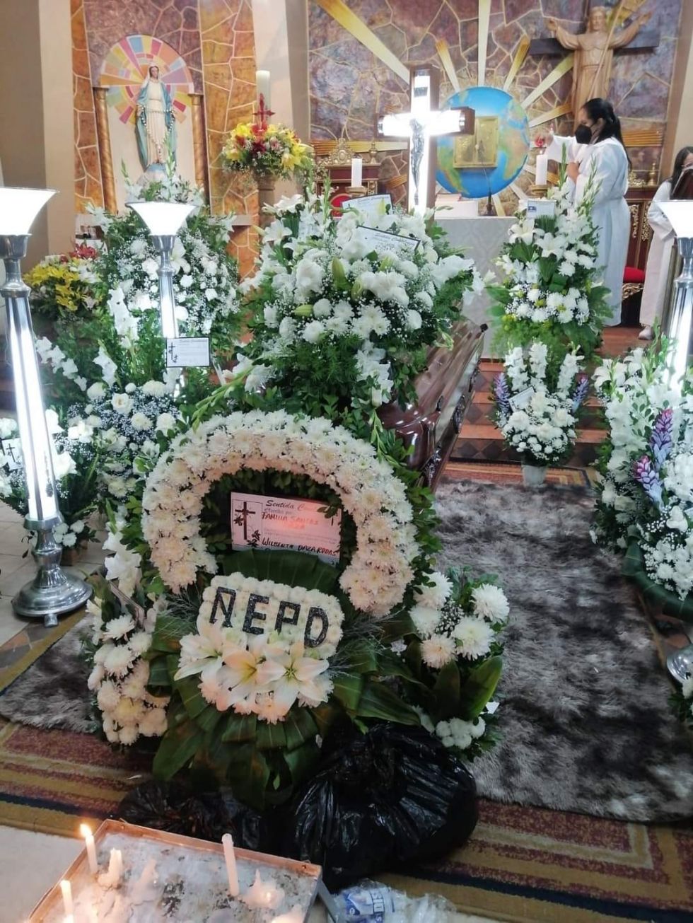 El velatorio de Wilberth Daza Rodas en la parroquia San Antonio de Santa Cruz.