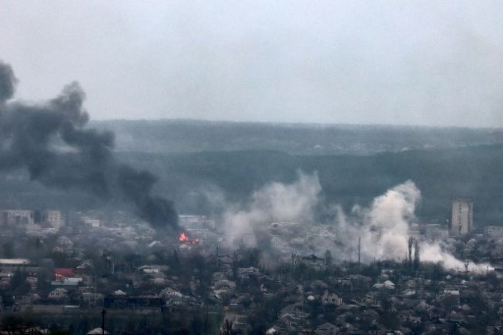 Una serie de ataques rusos ‘poderosos’ contra la infraestructura militar en Lviv, este lunes, dejó varios muertos y llamas encendidas en Rubizhne al oeste de Ucrania.