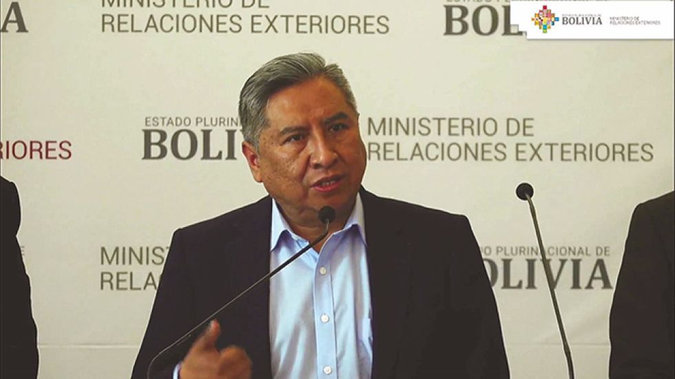 INFORME. El canciller Rogelio Mayta brindó una conferencia de prensa tras regresar de La Haya.