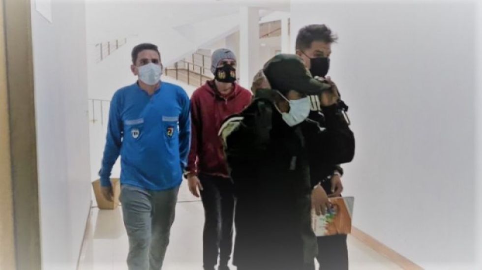 Integrantes de la Resistencia Cochala antes de ingresar a una anterior audiencia.