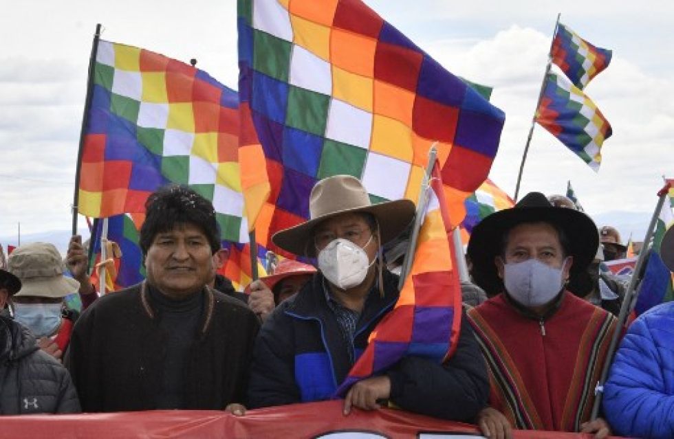 Evo Morales (i), Luis Arce (c) y David Choquehuanca en la denominada 'Marcha por la Patria'.