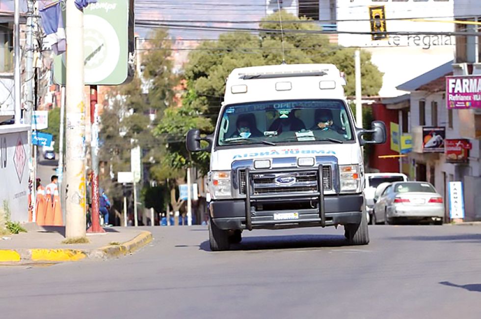AUXILIO. Las ambulancias de los hospitales estuvieron pendientes a cualquier emergencia en Sucre en una jornada sin circulación de motorizados.