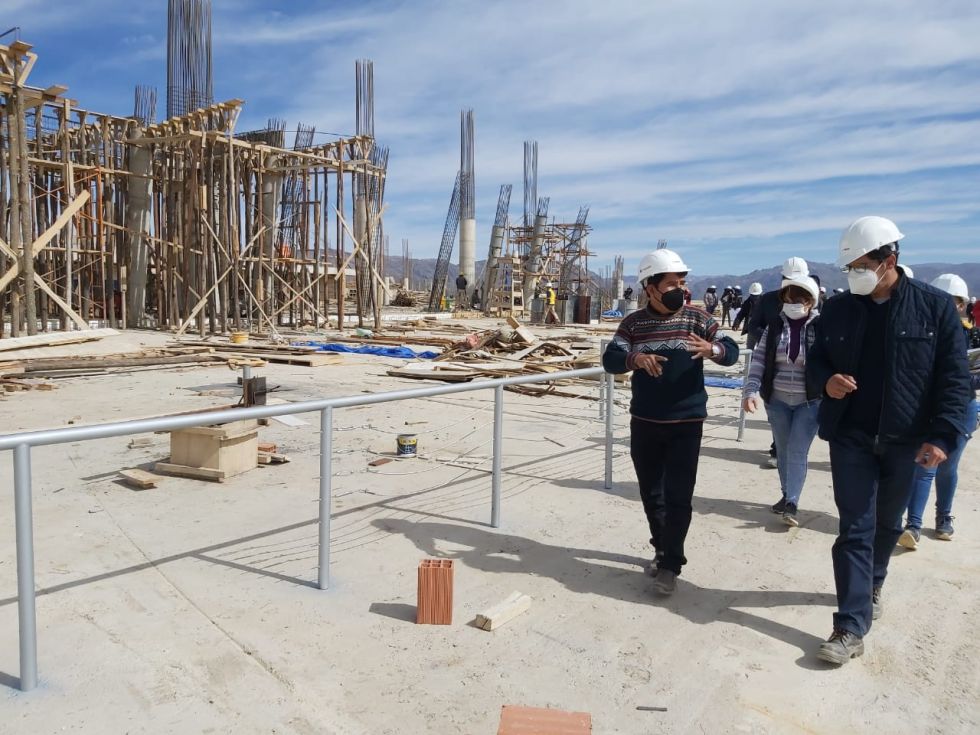 Una inspección anterior a las obras de la nueva terminal de buses de Sucre.